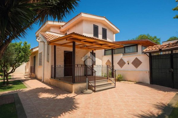 casa indipendente in vendita ad Ardea in zona Colle Romito