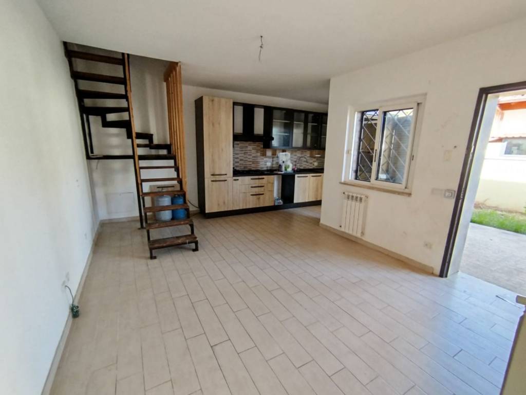 casa indipendente in vendita ad Ardea in zona Nuova California