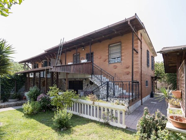 casa indipendente in vendita ad Ardea in zona Marina di Ardea