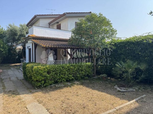 casa indipendente in vendita ad Ardea in zona Colle Romito
