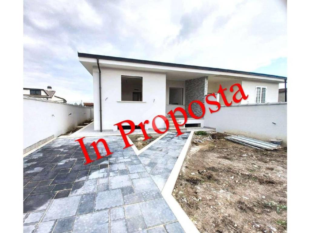 casa indipendente in vendita ad Ardea in zona Nuova Florida