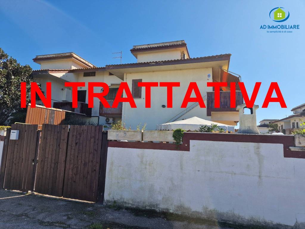 appartamento in vendita ad Ardea in zona Marina di Ardea