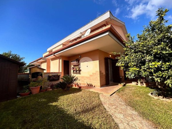 appartamento in vendita ad Ardea in zona Colle Romito