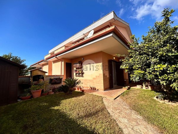 appartamento in vendita ad Ardea in zona Colle Romito