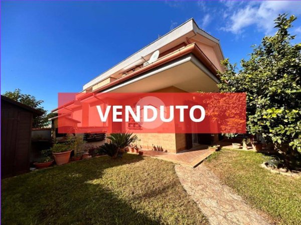 appartamento in vendita ad Ardea in zona Colle Romito