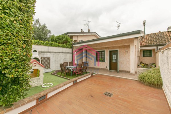 casa indipendente in vendita ad Ardea in zona Nuova Florida