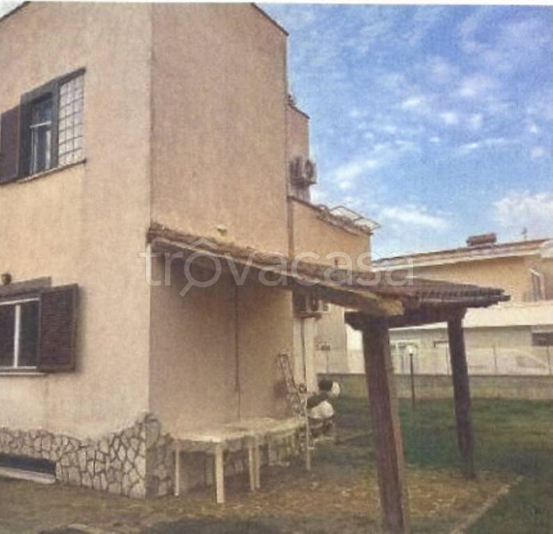 casa indipendente in vendita ad Ardea in zona Nuova California