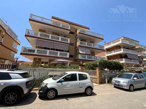 appartamento in vendita ad Ardea in zona Marina di Ardea