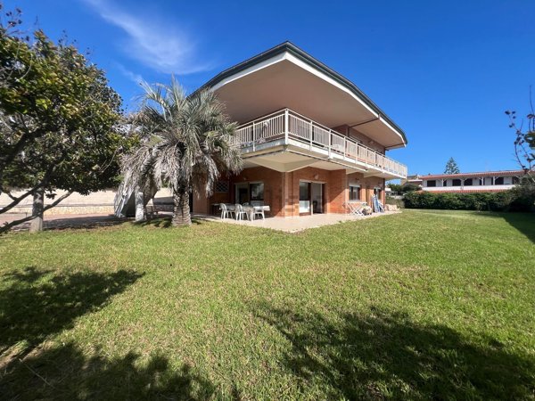 casa indipendente in vendita ad Ardea in zona Marina di Ardea