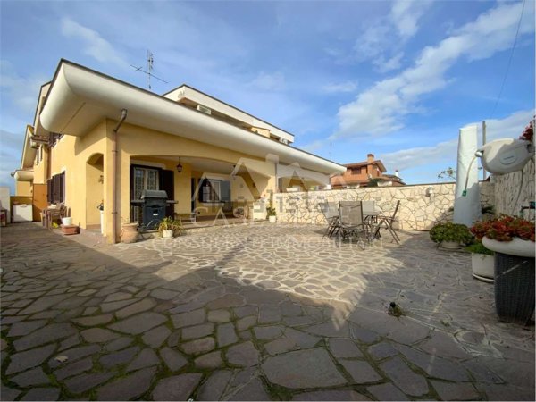 casa indipendente in vendita ad Ardea in zona Nuova Florida