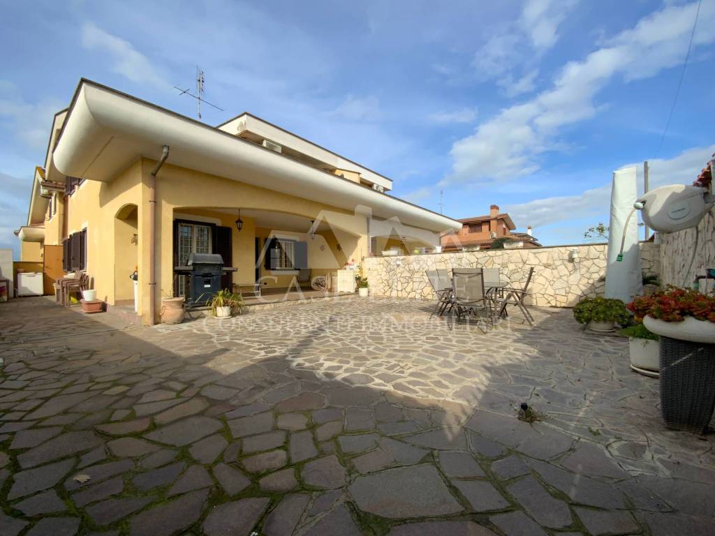 casa indipendente in vendita ad Ardea in zona Nuova Florida