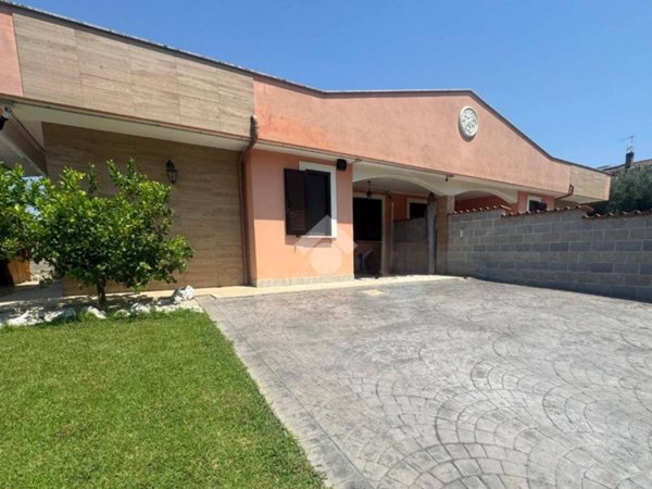 casa indipendente in vendita ad Ardea in zona Nuova Florida