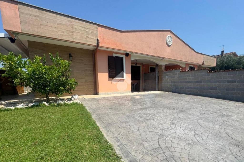 casa indipendente in vendita ad Ardea in zona Nuova Florida