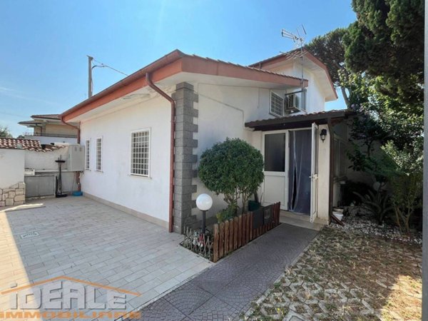 casa indipendente in vendita ad Ardea in zona Colle Romito