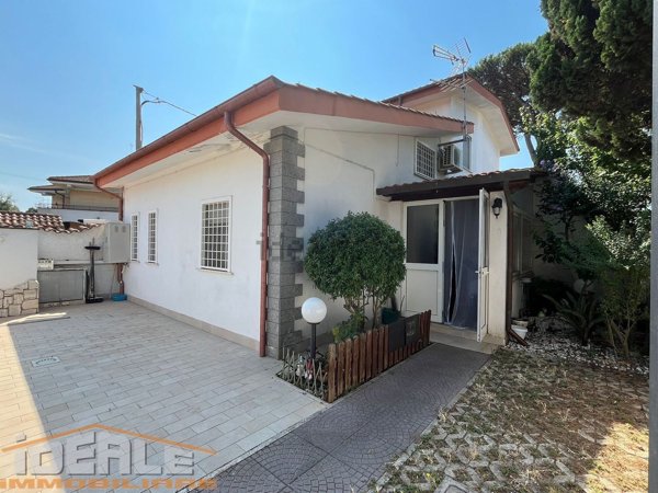 appartamento in vendita ad Ardea in zona Colle Romito