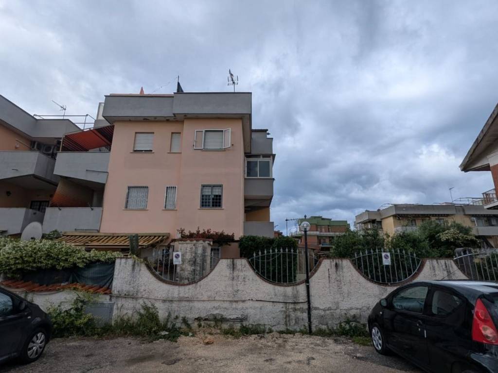 appartamento in vendita ad Ardea in zona Marina di Ardea
