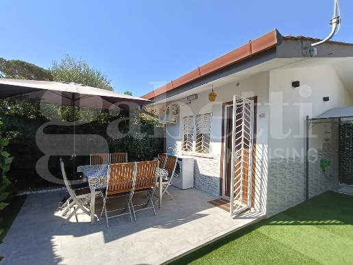 casa indipendente in vendita ad Ardea in zona Colle Romito