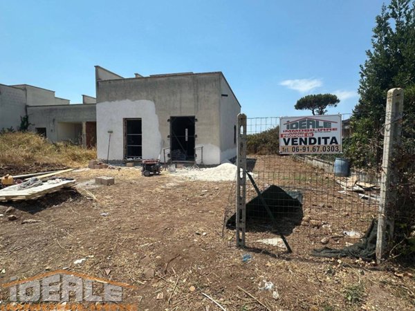 casa indipendente in vendita ad Ardea in zona Colle Romito