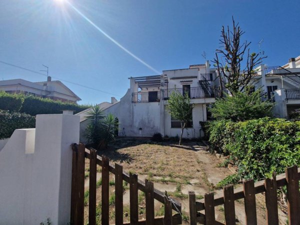 casa indipendente in vendita ad Ardea in zona Marina di Ardea