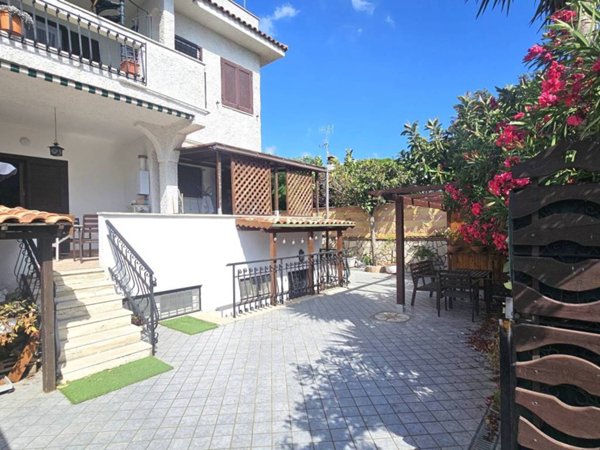 casa indipendente in vendita ad Ardea in zona Marina di Ardea