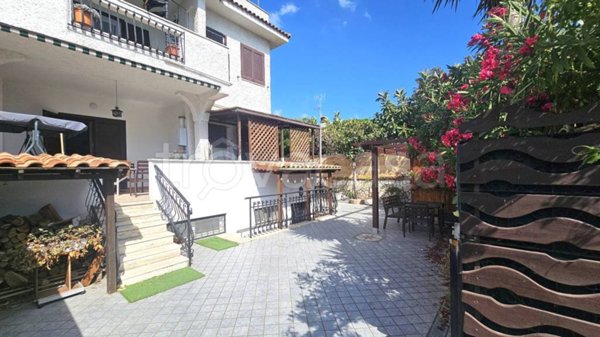 casa indipendente in vendita ad Ardea in zona Marina di Ardea