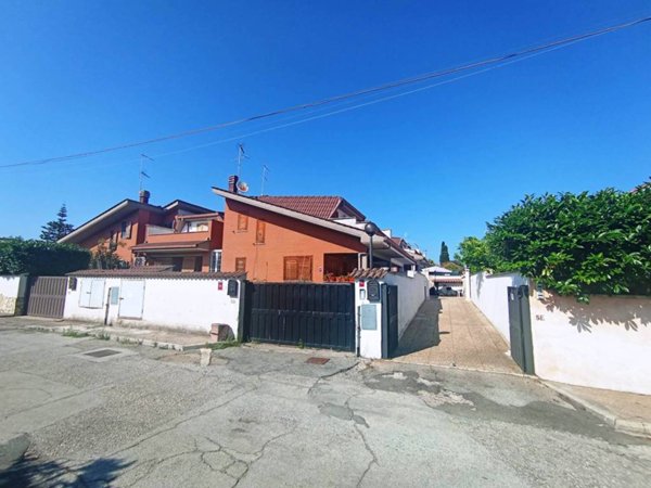 casa indipendente in vendita ad Ardea in zona Nuova California