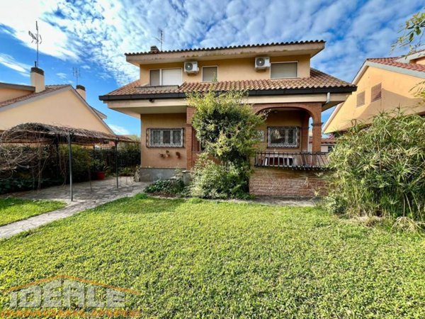 casa indipendente in vendita ad Ardea in zona Colle Romito