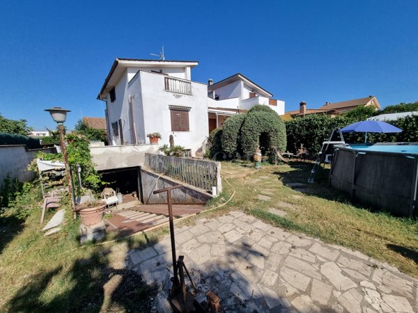 casa indipendente in vendita ad Ardea in zona Nuova Florida