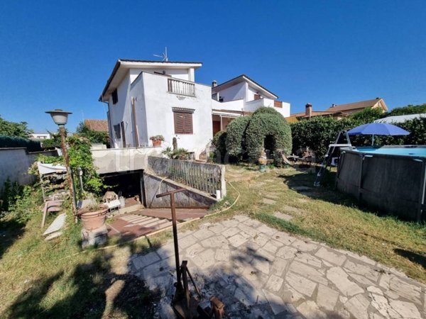casa indipendente in vendita ad Ardea in zona Nuova Florida