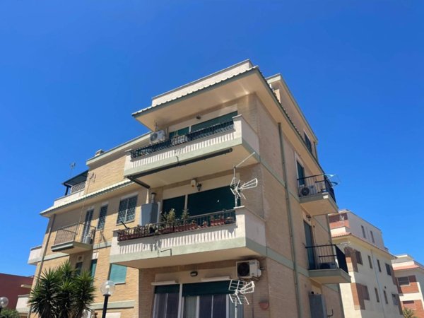 appartamento in vendita ad Ardea in zona Marina di Ardea