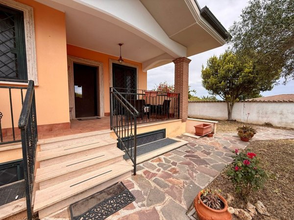 casa indipendente in vendita ad Ardea in zona Nuova Florida