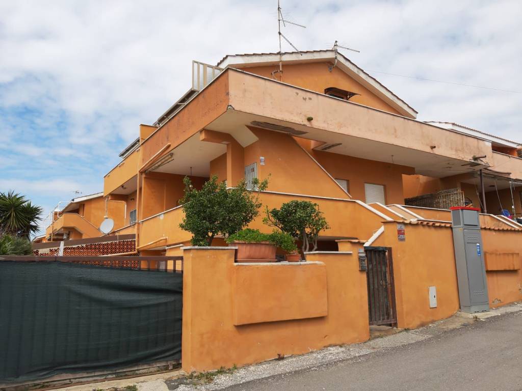 appartamento in vendita ad Ardea in zona Marina di Ardea