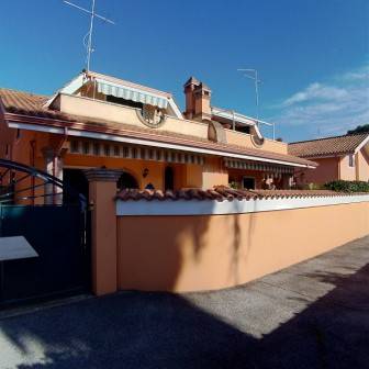 casa indipendente in vendita ad Ardea in zona Colle Romito
