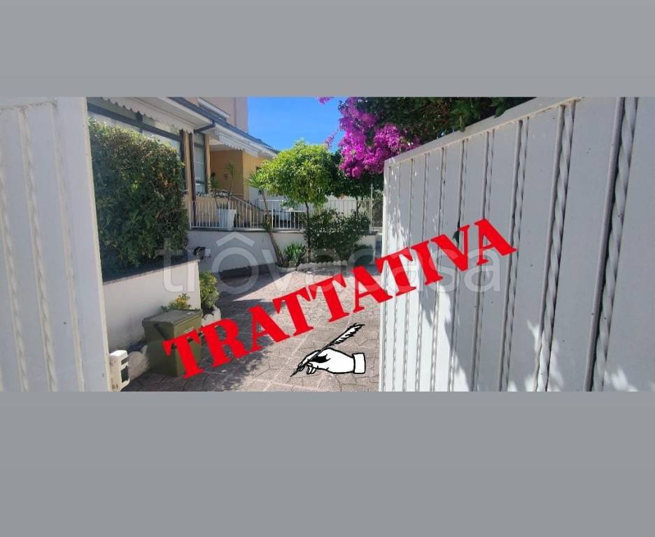 casa indipendente in vendita ad Ardea in zona Marina di Ardea
