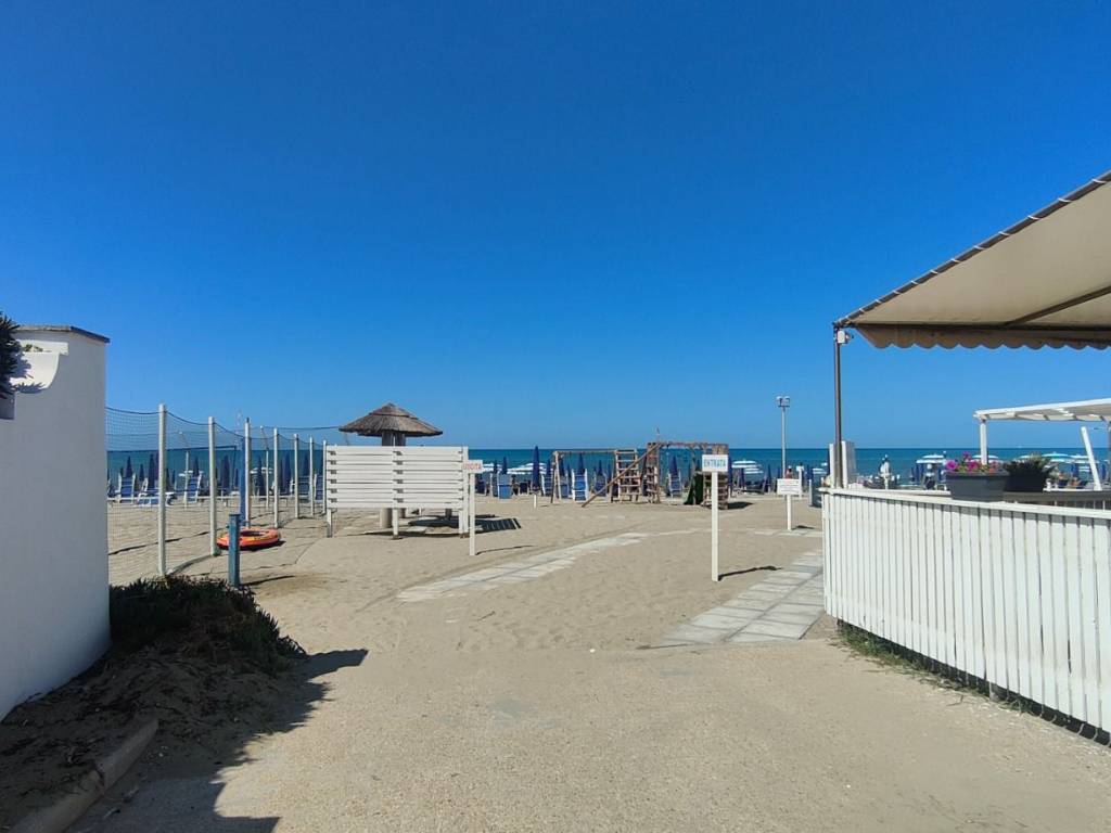 appartamento in vendita ad Ardea in zona Marina di Ardea