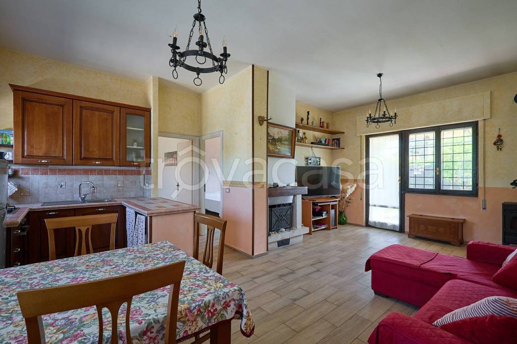 casa indipendente in vendita ad Ardea in zona Colle Romito