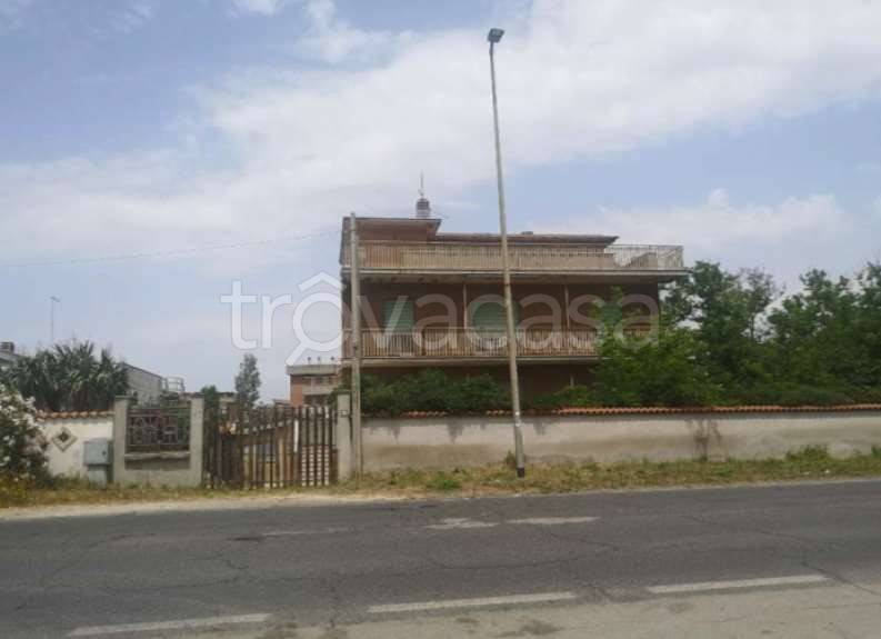 appartamento in vendita ad Ardea in zona Marina di Ardea