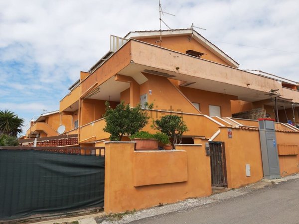 appartamento in vendita ad Ardea in zona Marina di Ardea