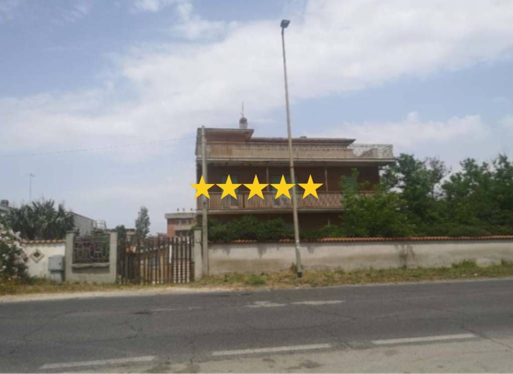 appartamento in vendita ad Ardea in zona Marina di Ardea