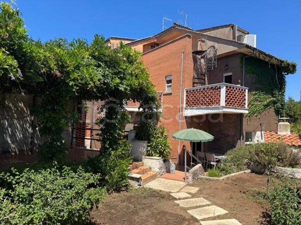 casa indipendente in vendita ad Ardea in zona Colle Romito