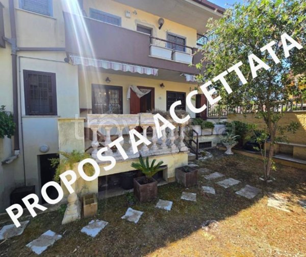 appartamento in vendita ad Ardea in zona Marina di Ardea