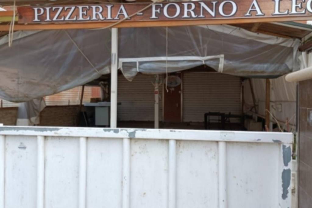negozio in vendita ad Ardea in zona Marina di Ardea