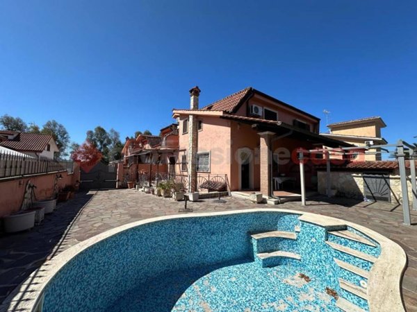 casa indipendente in vendita ad Ardea in zona Nuova California