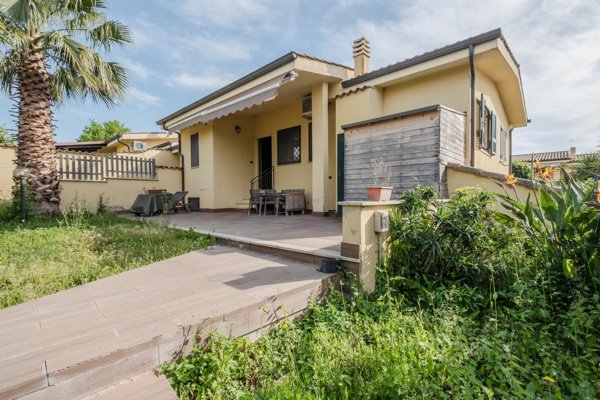 casa indipendente in vendita ad Ardea in zona Nuova Florida
