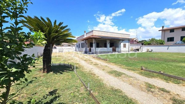 casa indipendente in vendita ad Ardea in zona Banditella