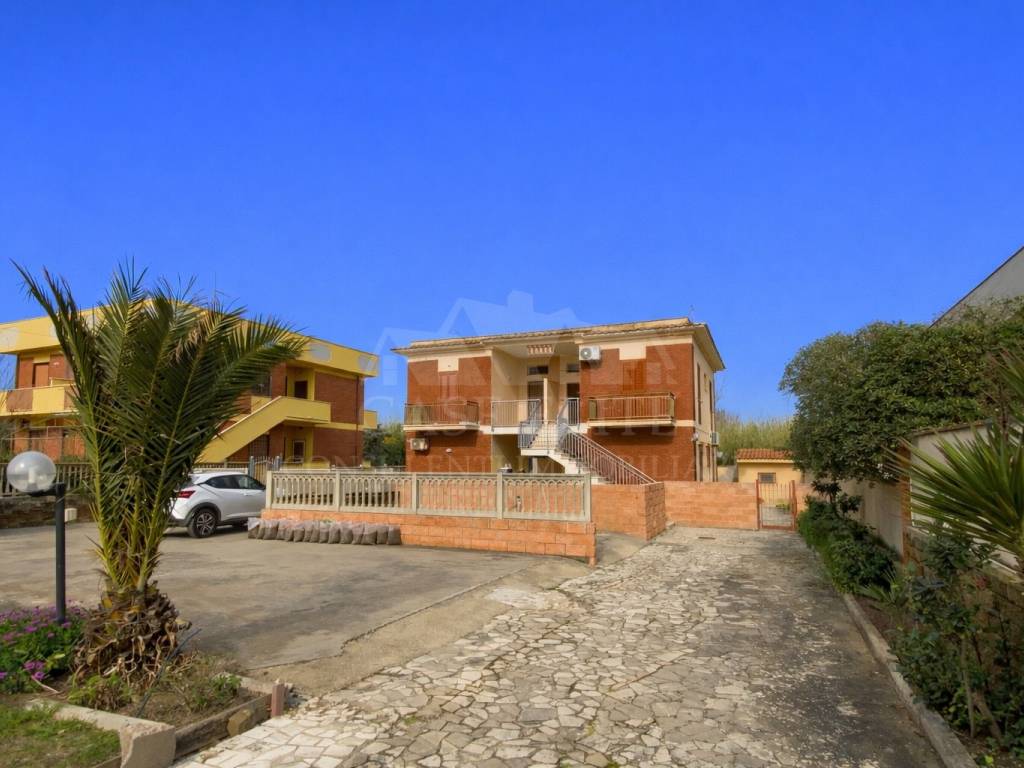 appartamento in vendita ad Ardea in zona Marina di Ardea