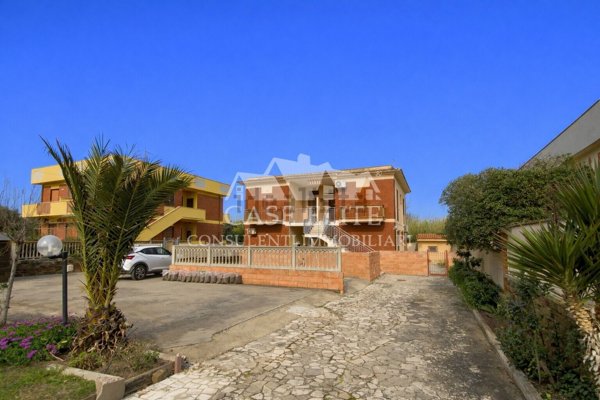 appartamento in vendita ad Ardea in zona Marina di Ardea