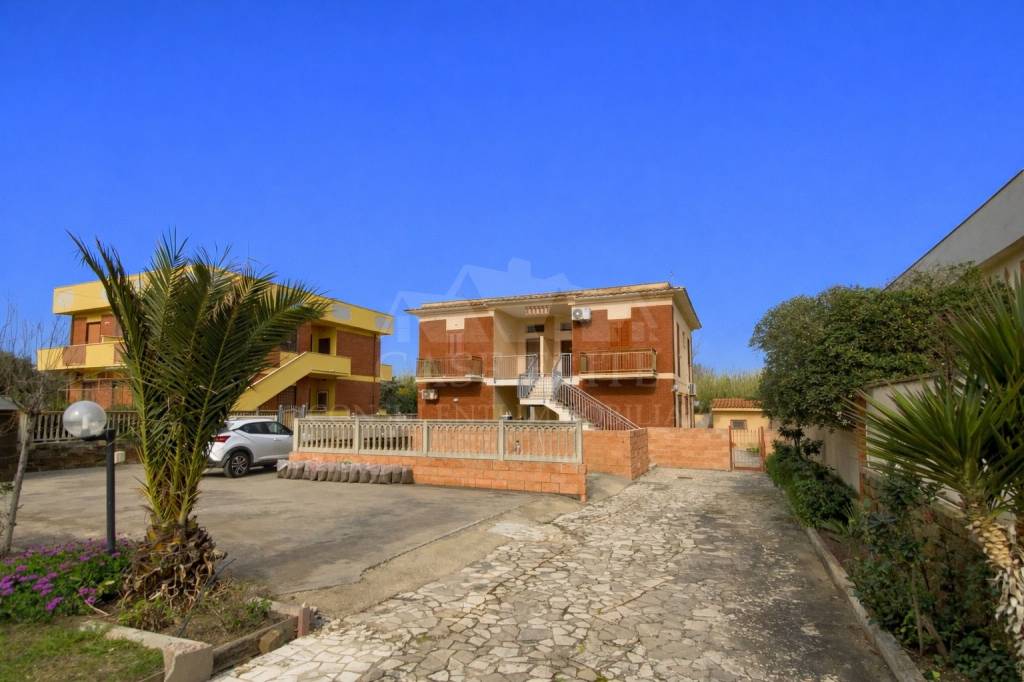 appartamento in vendita ad Ardea in zona Marina di Ardea