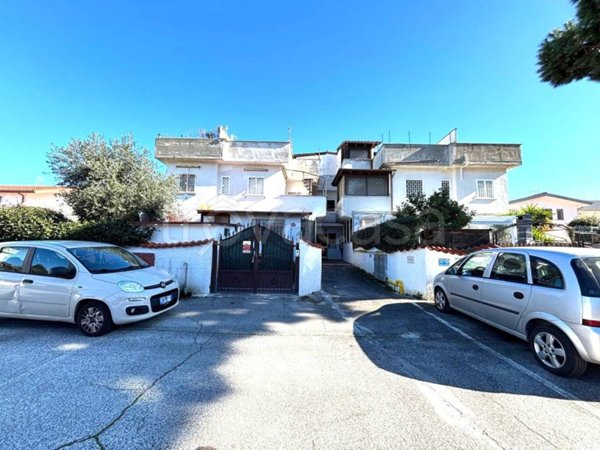 appartamento in vendita ad Ardea in zona Marina di Ardea