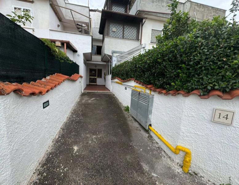 appartamento in vendita ad Ardea in zona Marina di Ardea